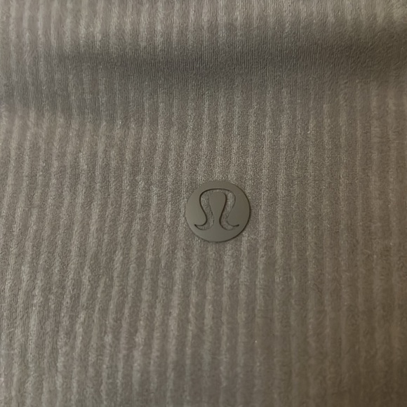 blissful bend - lululemon shorts - Picture 5 of 5